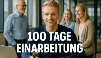 Ein Mann der in die Kamera lächtelt